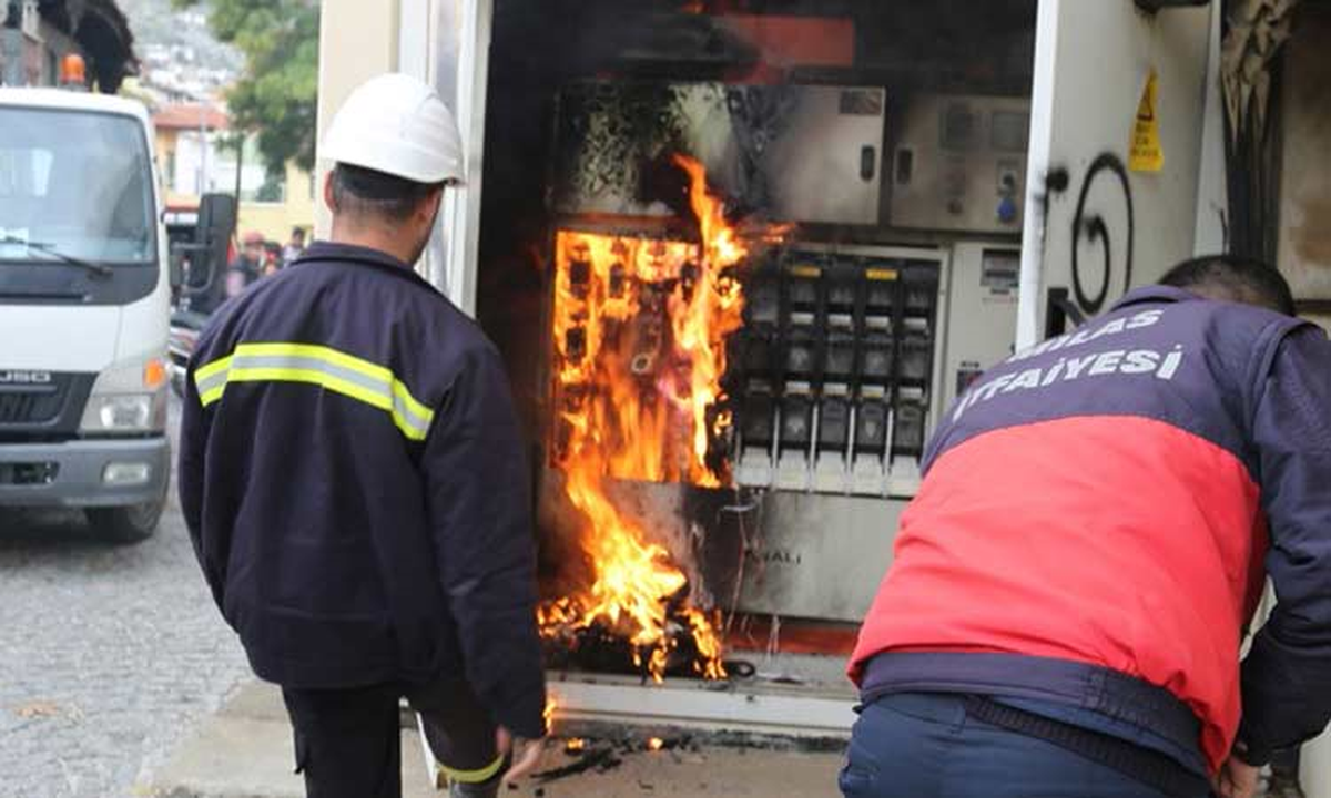 Milas\'ta Trafo Merkezinde Yangını