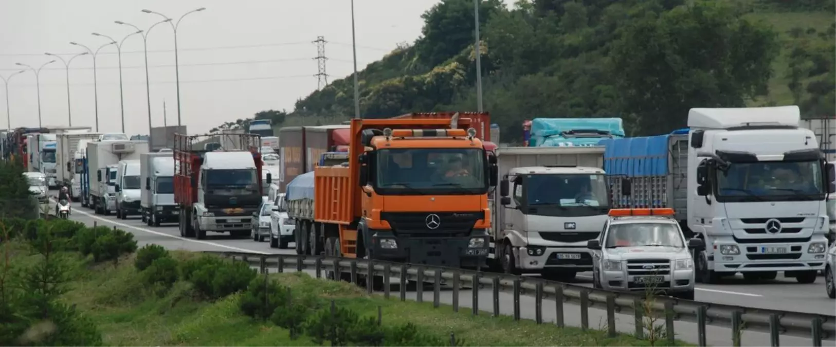 Otoyoldaki Kaza Trafiği Aksattı