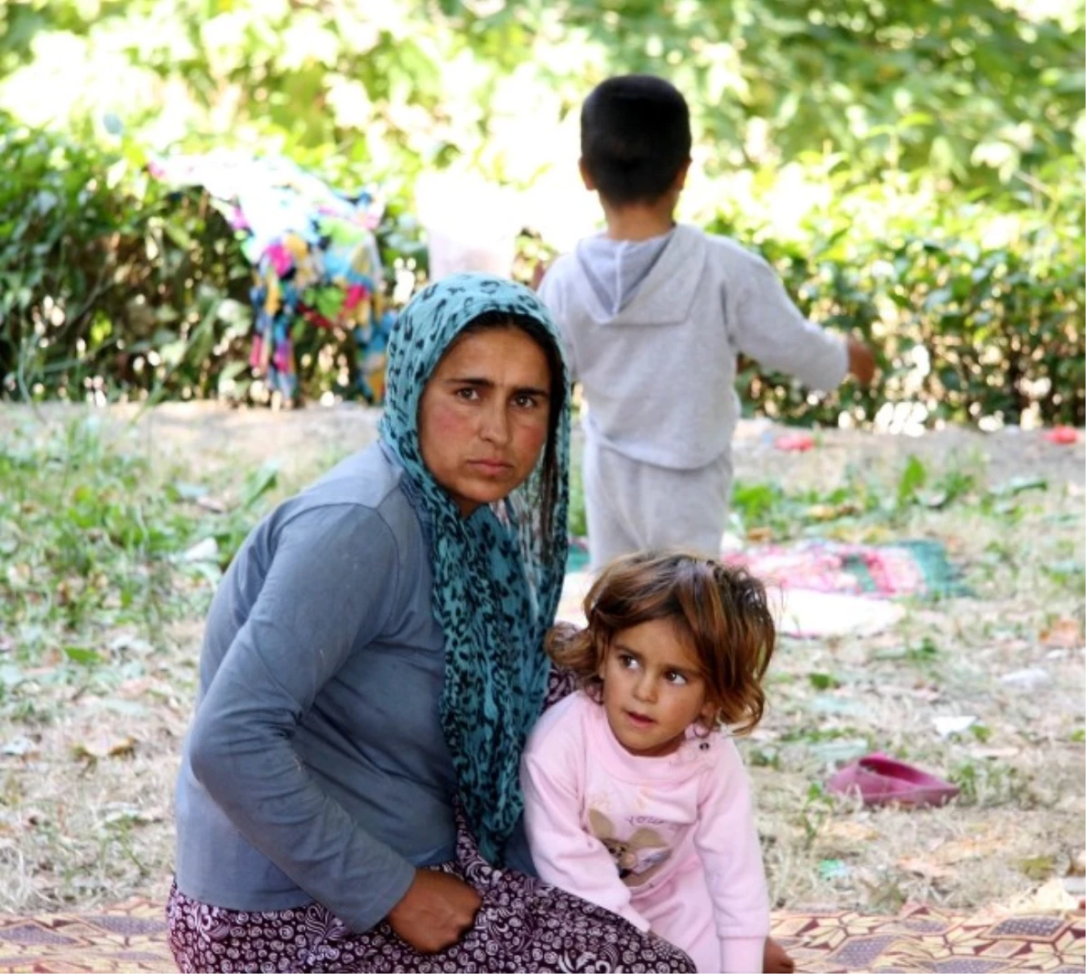 Suriyeli Aile Köprü Altında Yaşam Mücadelesi Veriyor