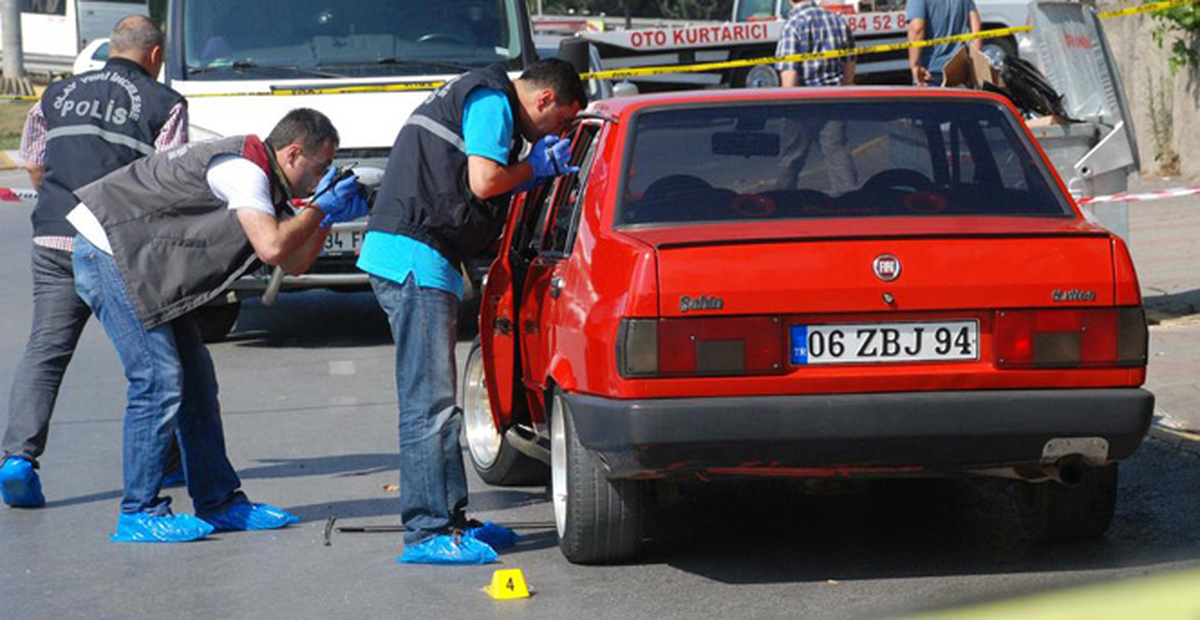 Pendik\'te, Park Halindeki Otomobile Silahlı Saldırı: 1 Ölü