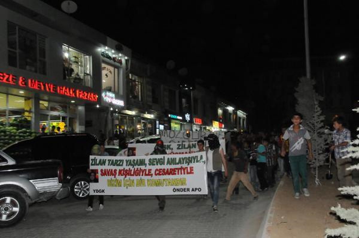 PKK\'lı Zilan İçin Hakkari\'de Yürüyüş Yapıldı