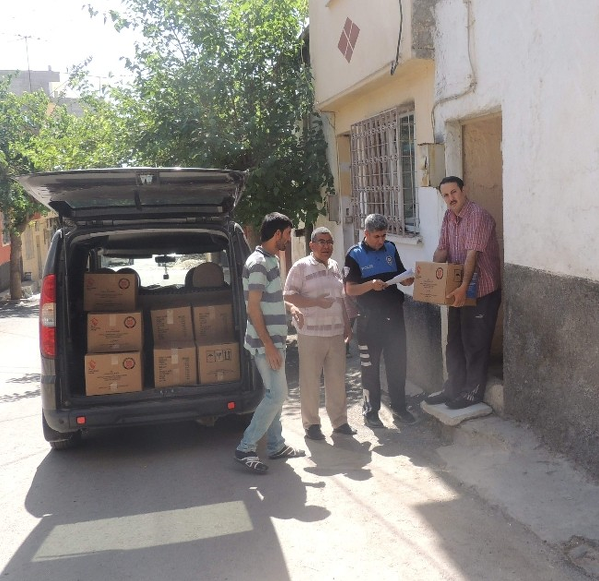 Polis, Suriyelilere, 500 Yardım Kolisi Dağıttı