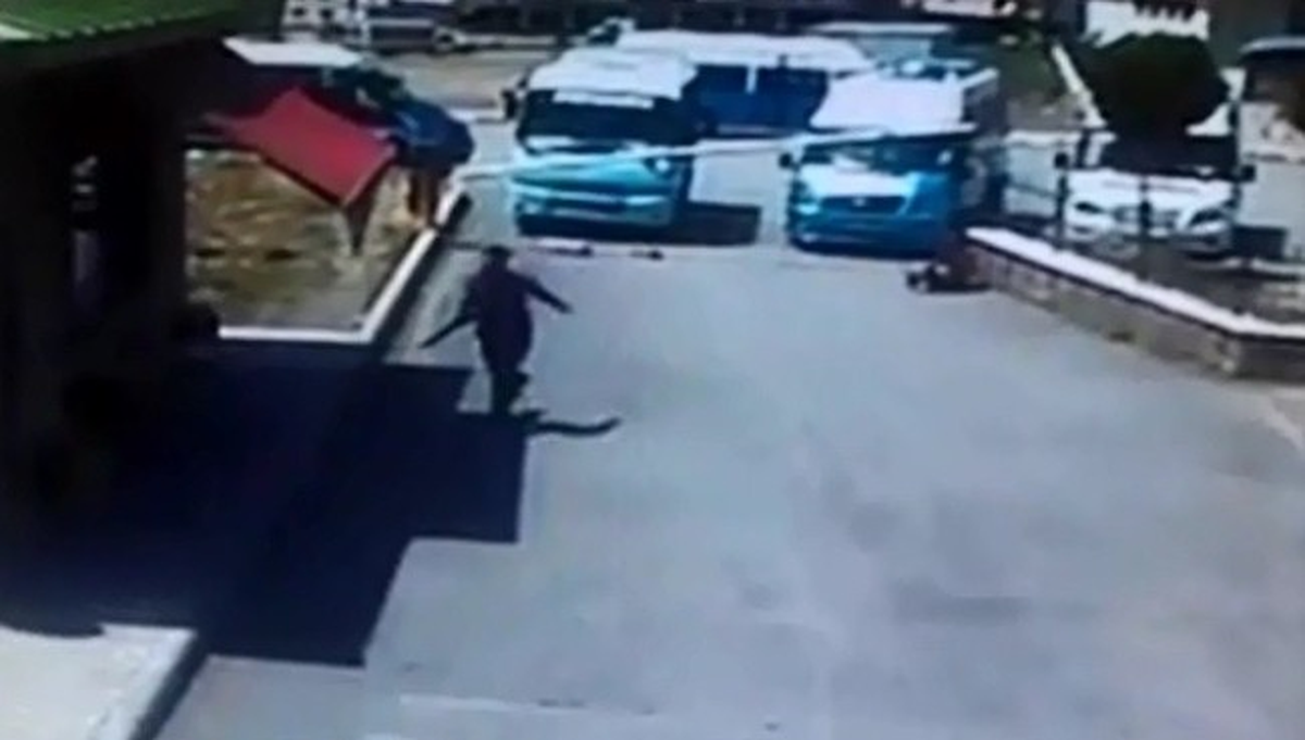 Pompalı Tüfekle Dehşet Saçan Minibüs Şoförü Güvenlik Kamerasına Yansıdı