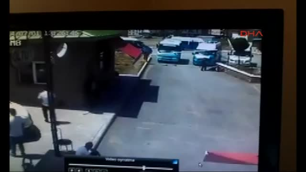 Pompalı Tüfekli Sıra Kavgası: 1 Minibüsçü Yaralı