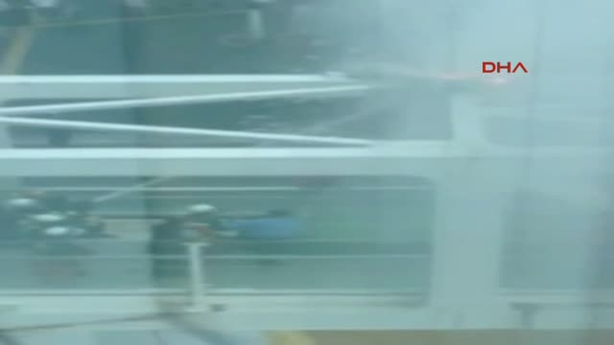 Protesto İçin Tokyo Tren İstasyonu\'nda Kendini Ateşe Verdi