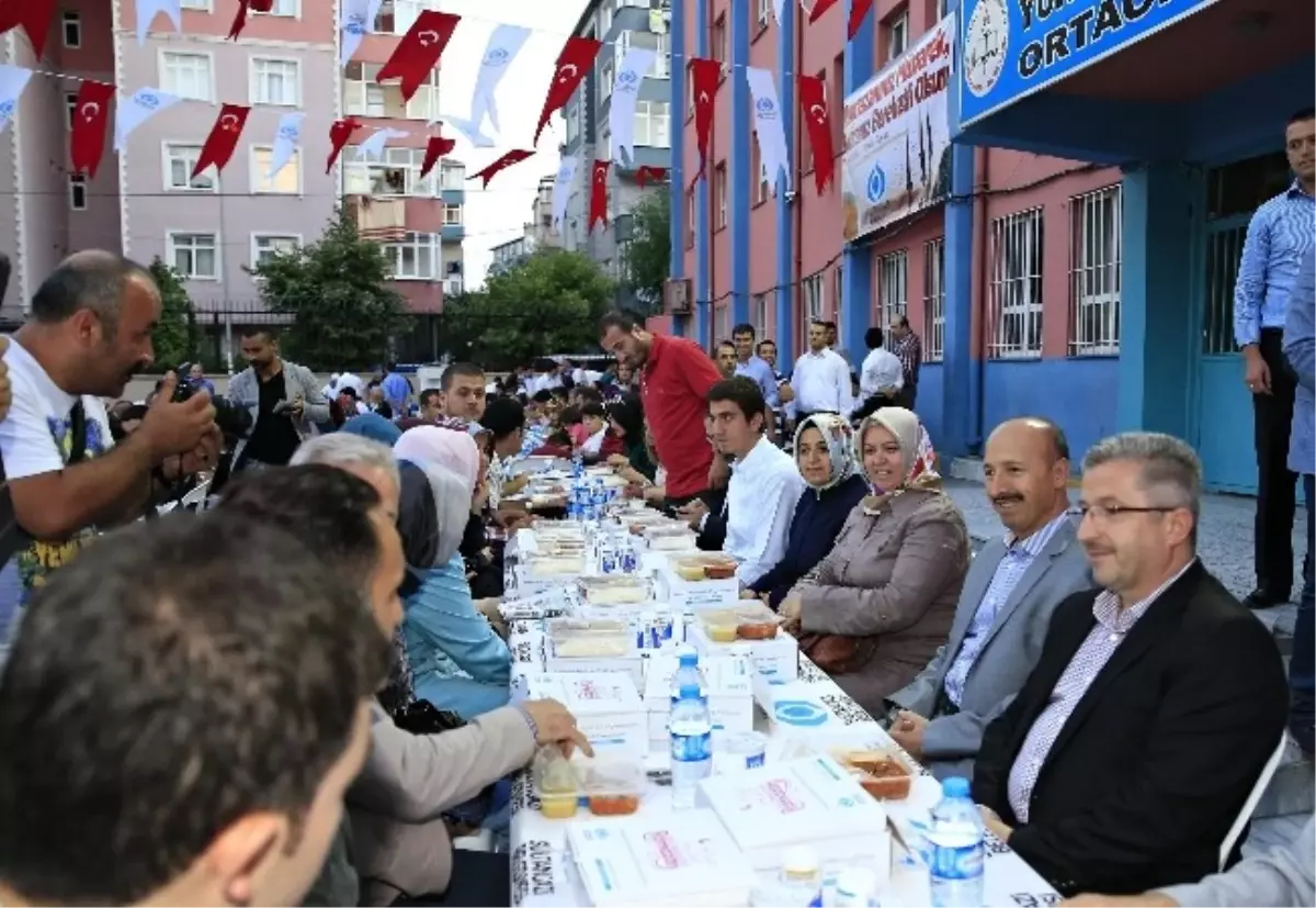 Ramazan Bereketi Sokak İftarlarında Paylaşılıyor