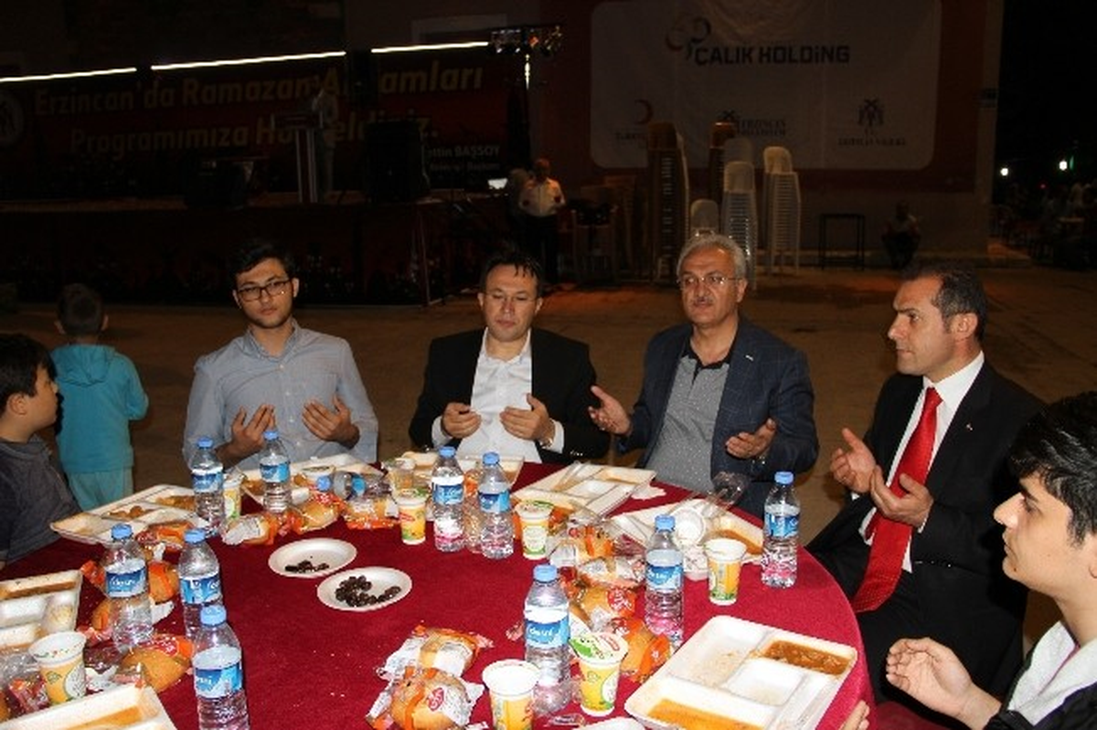 Ramazan Boyunca İftar Çadırları Ziyaretçilerini Bekliyor