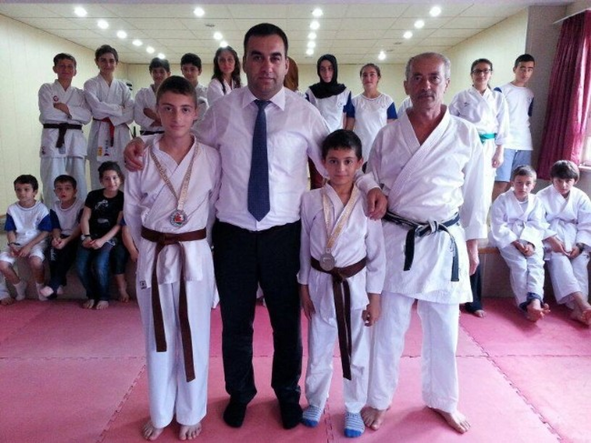 Rizeli Karateciler Madalya ile Döndü