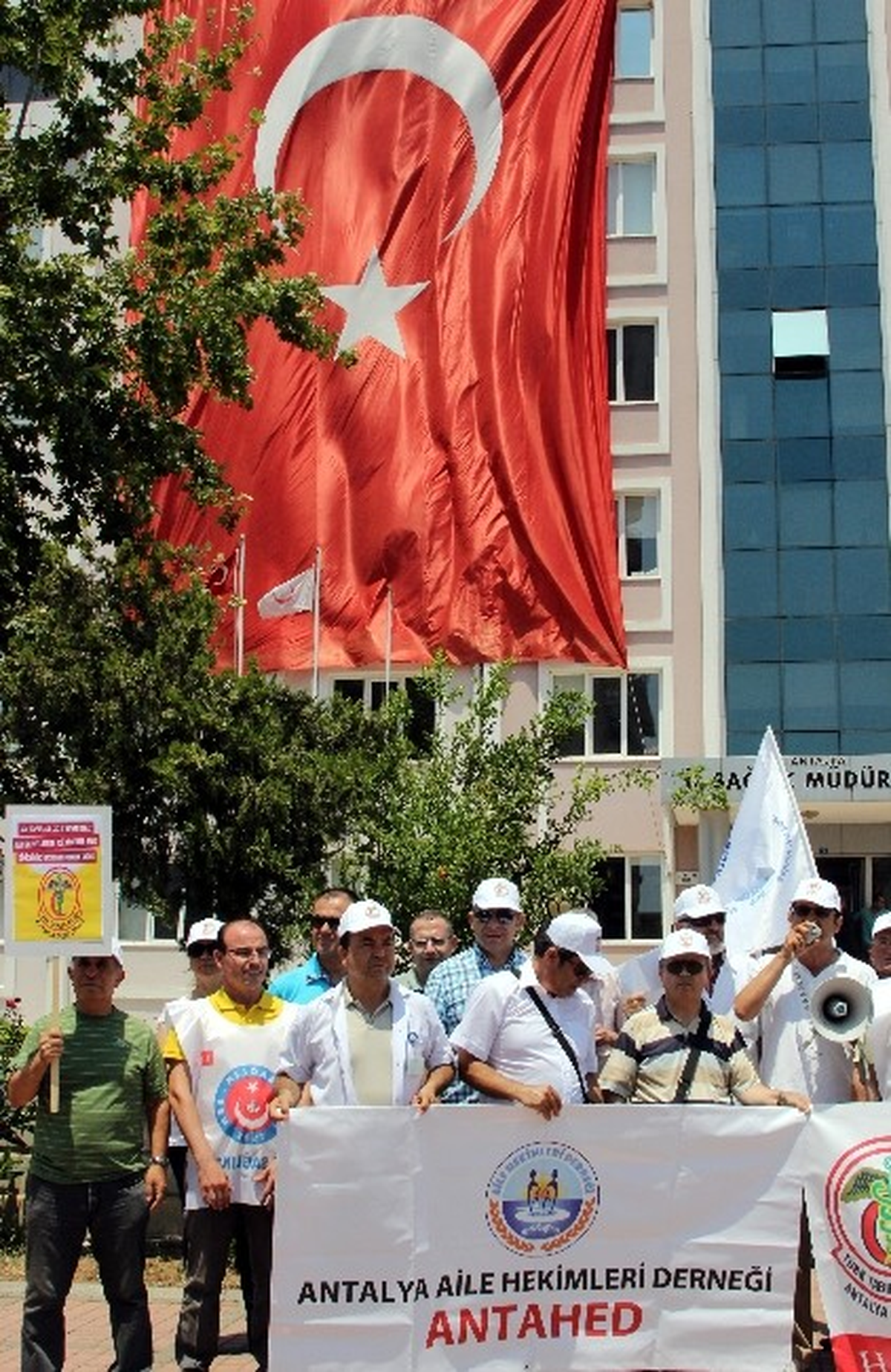 Sağlıkçılardan \'Angarya İş\' Eylemi