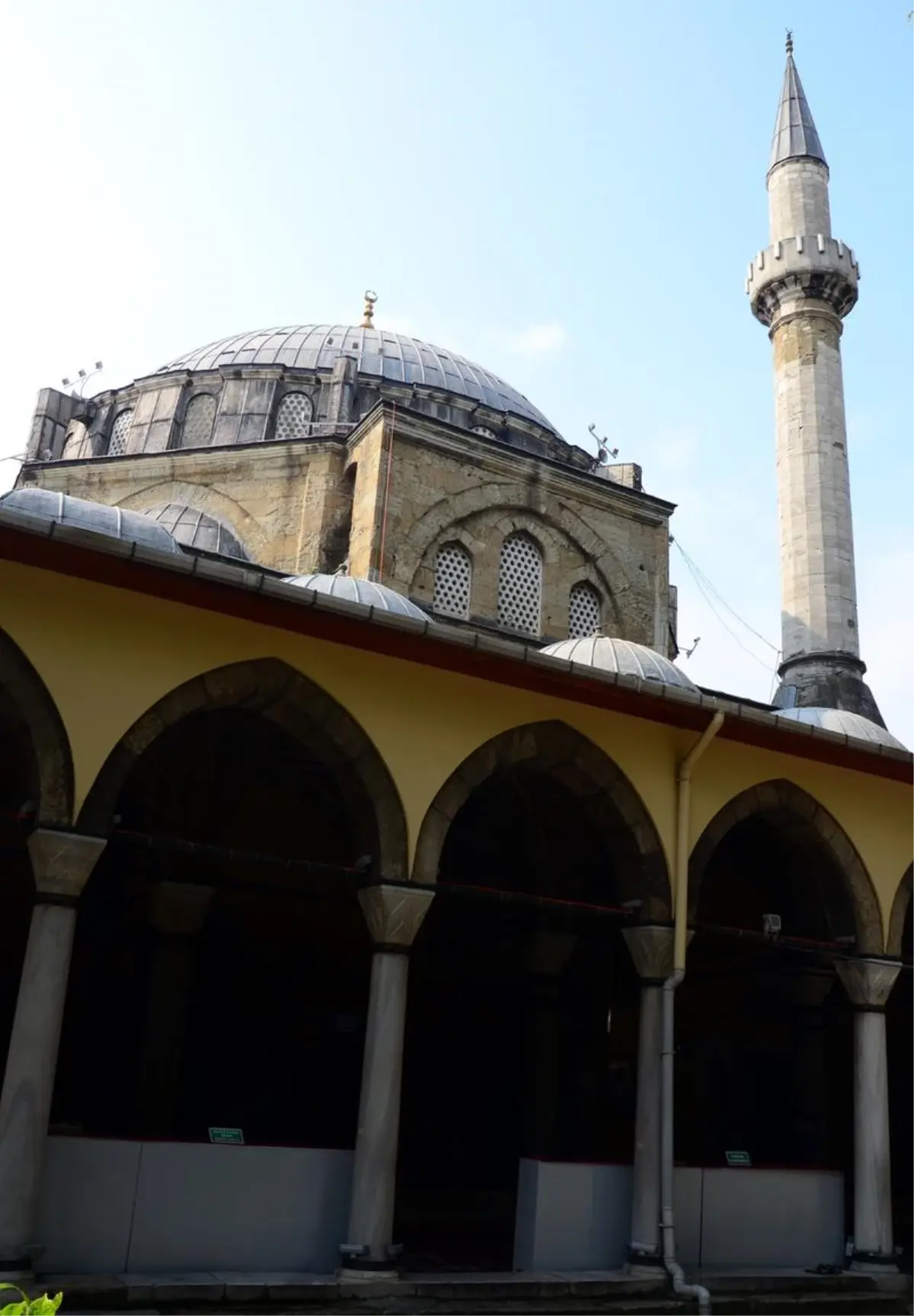 Sanayi Kentinin Tarihi Camileri Zamana Direniyor