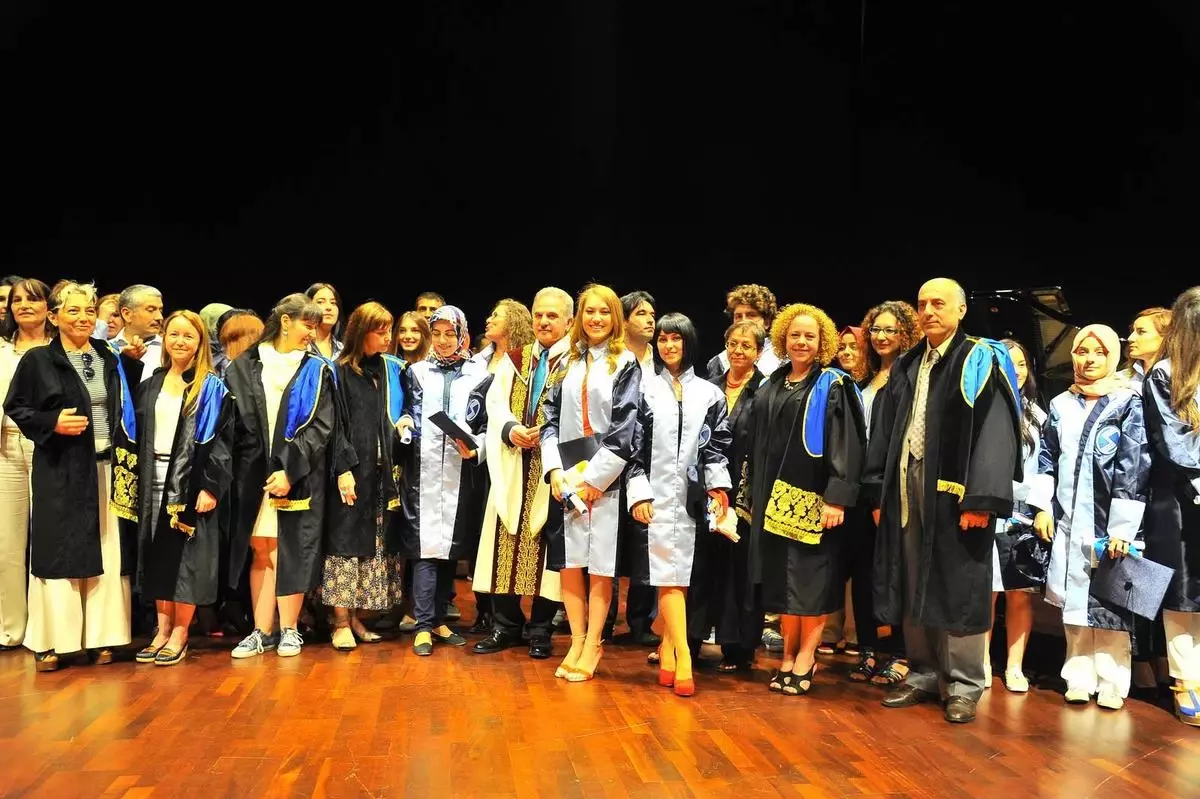 SAÜ Güzel Sanatlar Fakültesinde Mezuniyet Heyecanı