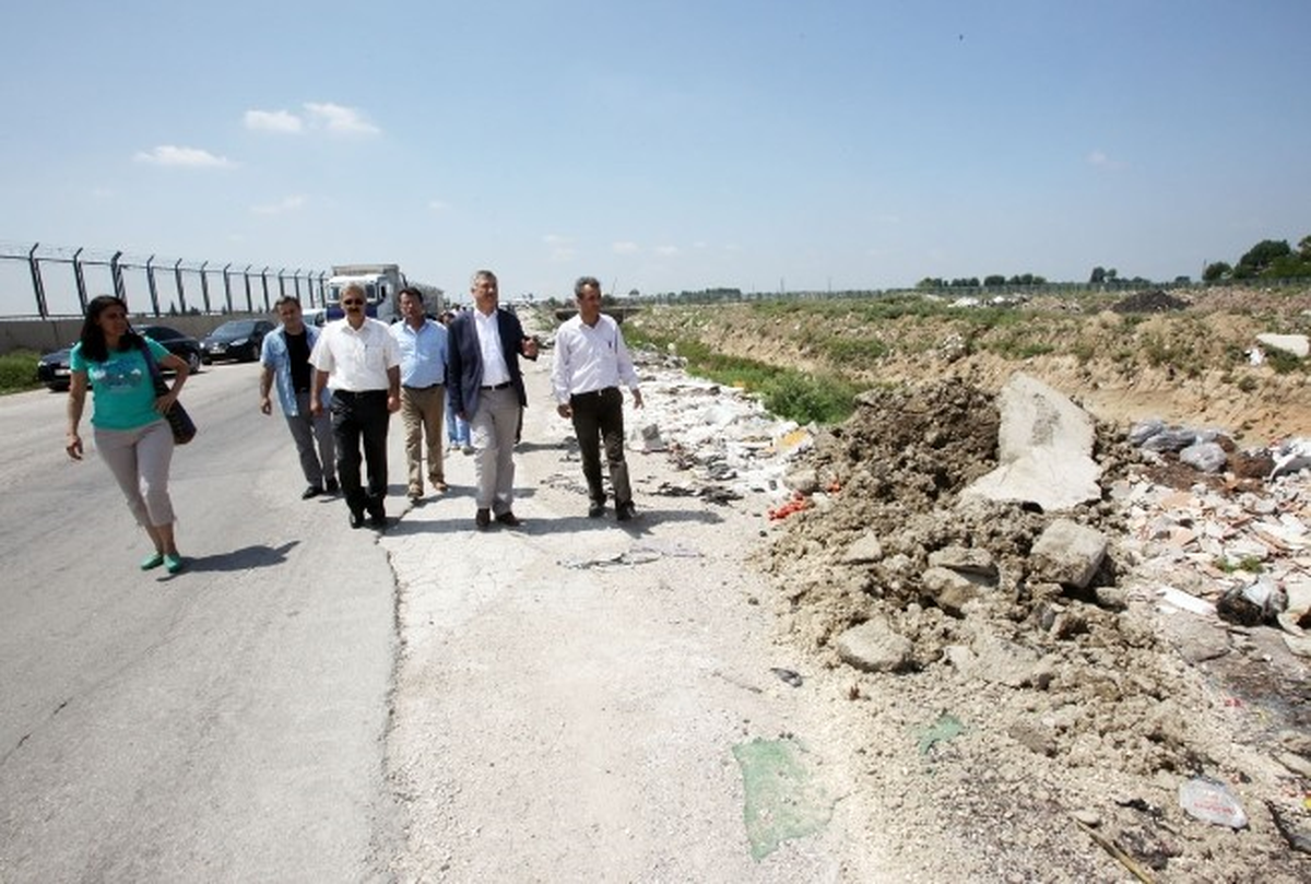 Seyhan\'da Pis Su Kanalı Temizlendi