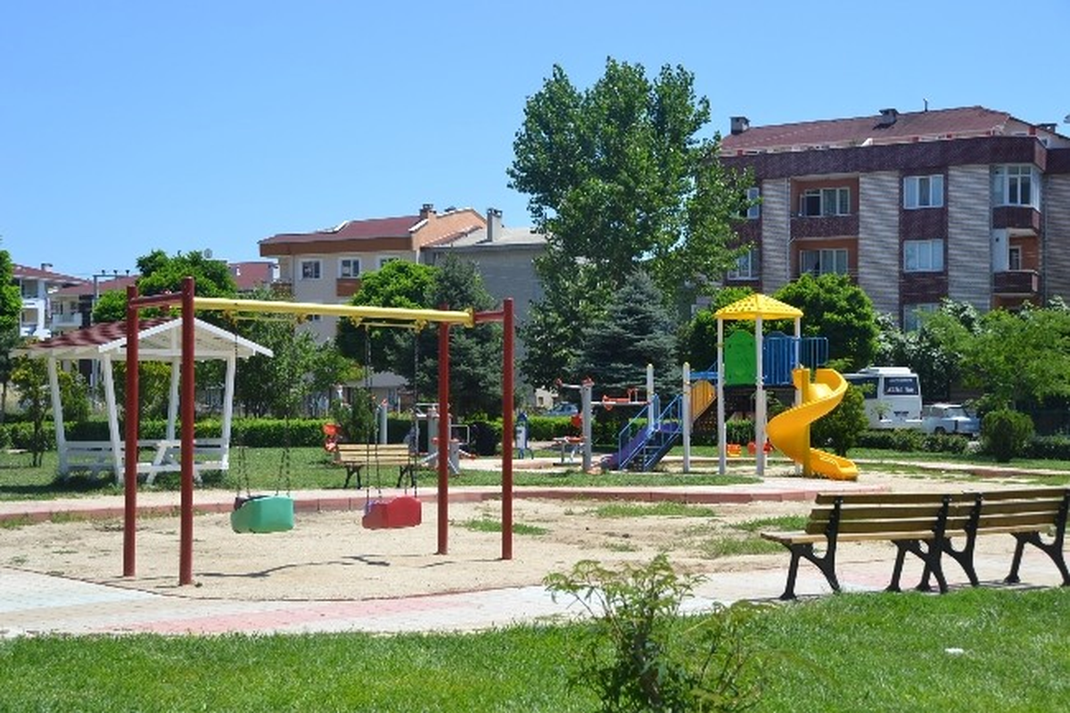 Sıcak Havada Parklar Boş Kaldı