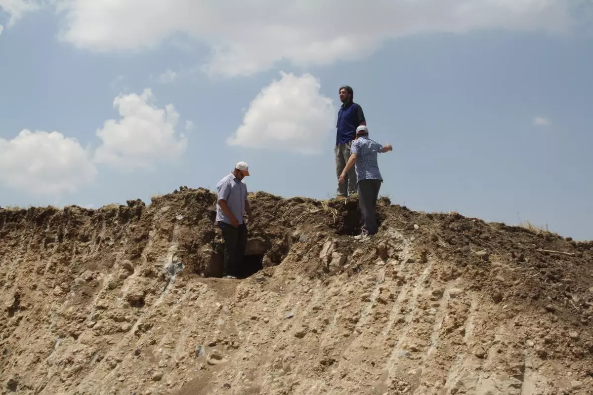 Taş Ocağındaki Kazıda 16 Asırlık 5 Lahit Bulundu