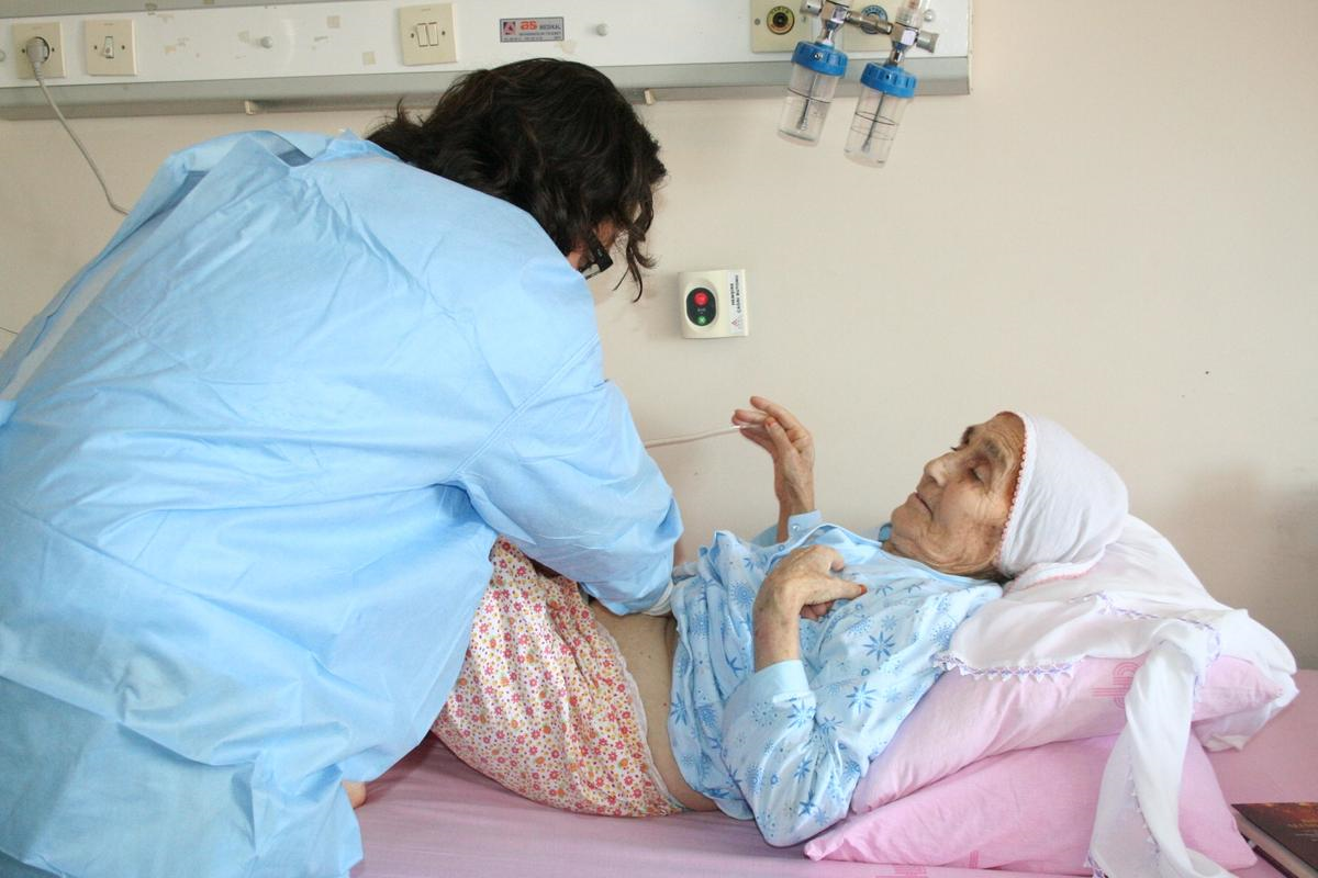Denizli\'de 80 Yaşındaki Hastaya Stent Takıldı