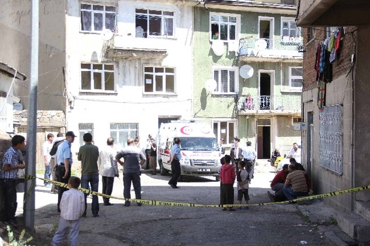 Erzurum\'da 81 Yaşındaki Adam Karısını Baltayla Öldürdü