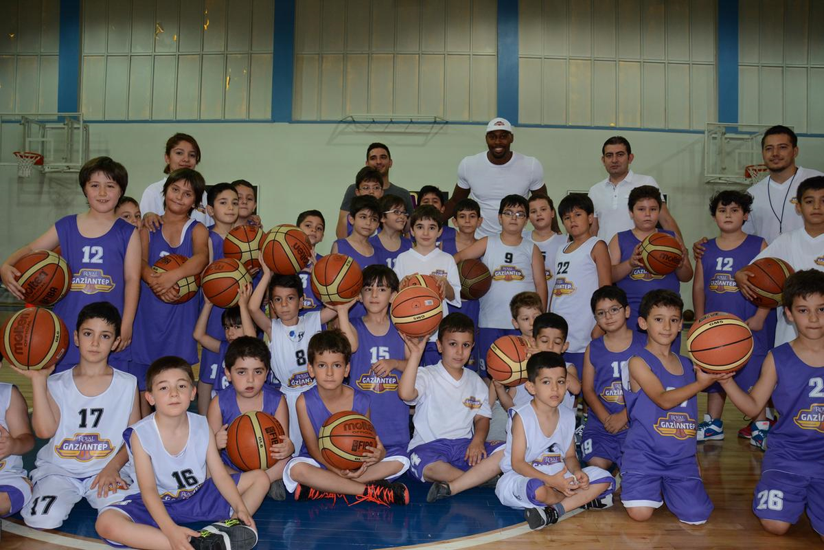 ABD\'li Basketbolcu Dorsey, Genç Yeteneklerle Buluştu