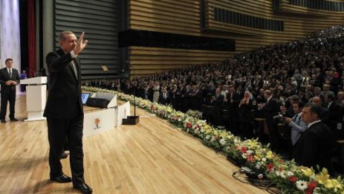 Alman Medyası: AKP Kaderine Terk Ediliyor
