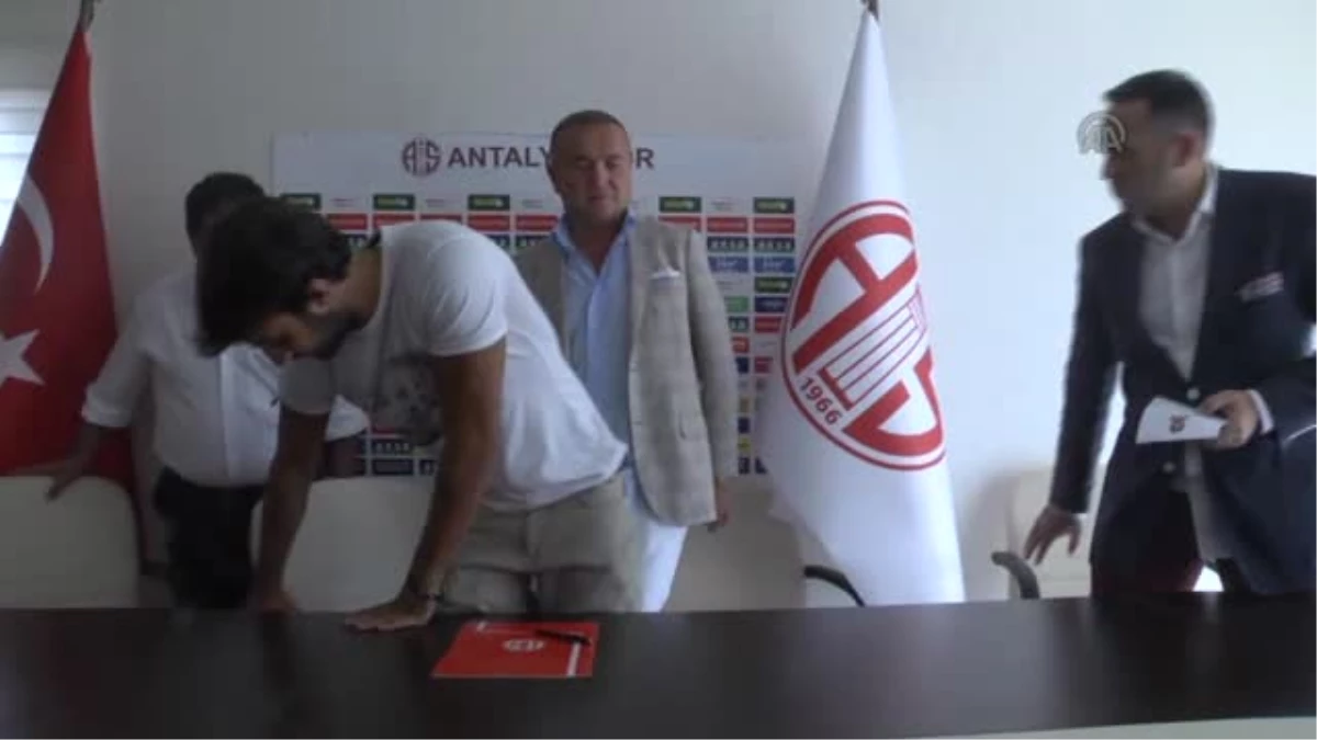 Antalyaspor, Sakıb Aytaç\'la sözleşme imzaladı -