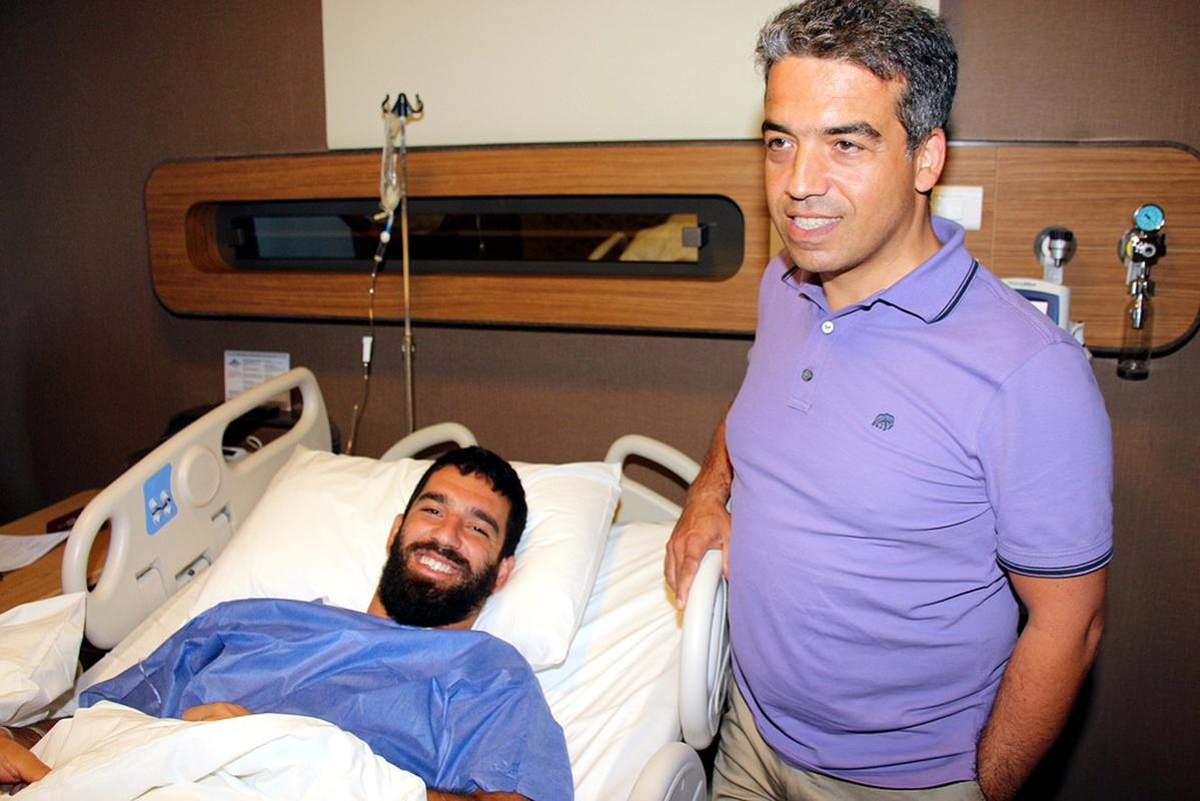 Arda Turan İstanbul\'da Tedavi Oldu