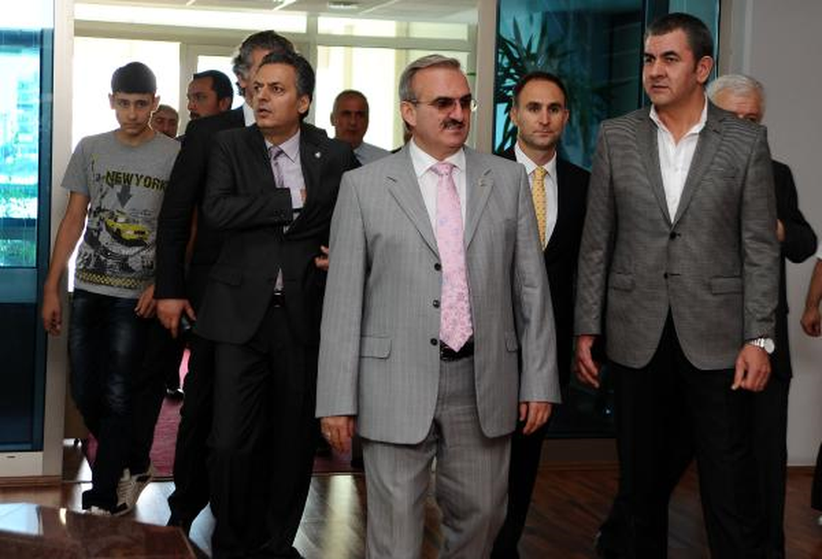Bursa Valisi Karaloğlu\'dan Bursaspor\'a Ziyaret