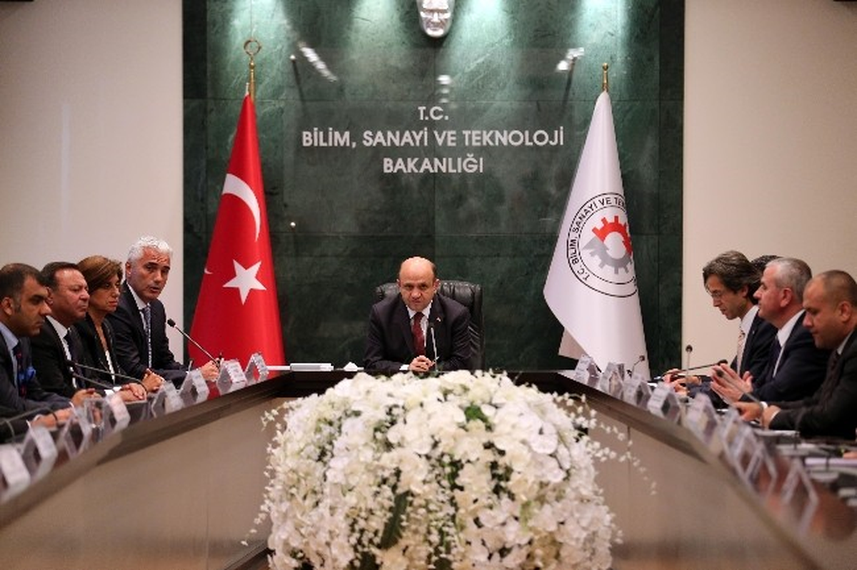 Bakan Işık, Tüsiad Başkanı Haluk Dinçer ile Görüştü