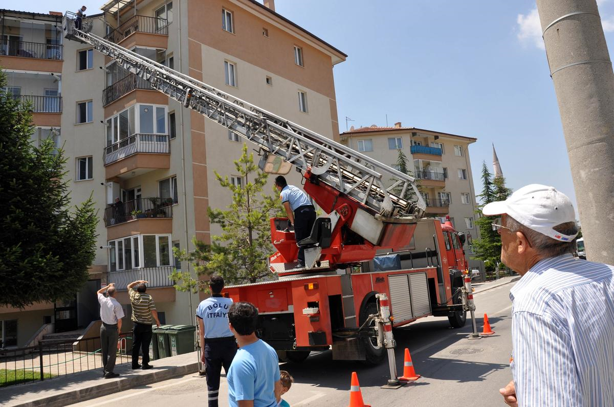 Balık Ağına Takılan Güvercini İtfaiye Kurtardı