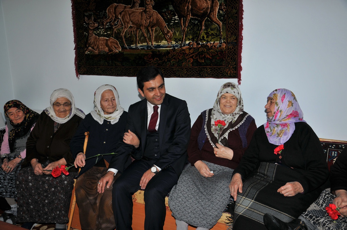Başkan Bahçeci, Yaşlıları Ziyaret Etti