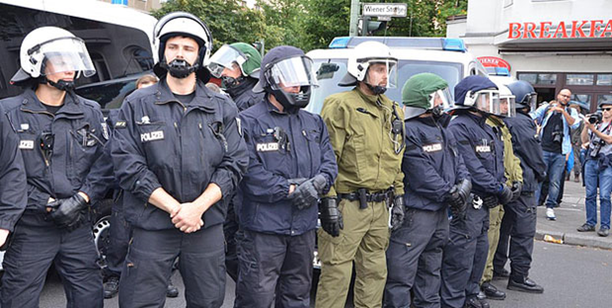 Berlin\'de Mültecilerin Çatıdaki Eylemi Devam Ediyor