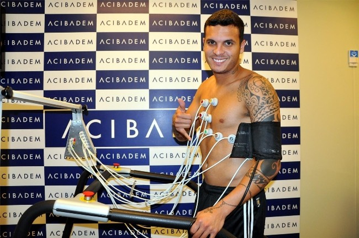 Beşiktaş\'ta Ramon Motta Sağlık Kontrolünden Geçti