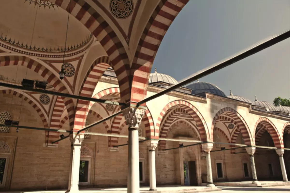 Bir Devrin Şaheserleri CAMİLERİMİZ