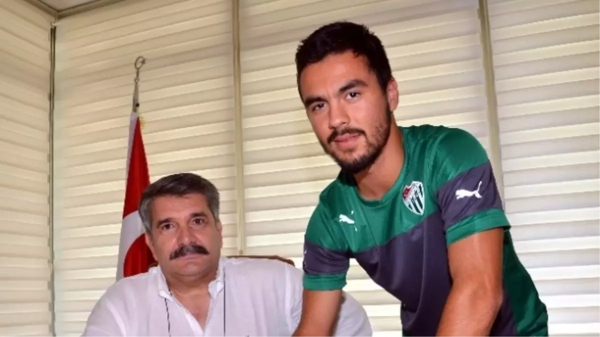 Bursaspor Furkan'la İmzaladı