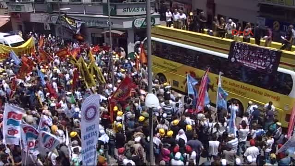CHP\'li Gençler ile Esp\' Lilerin Slogan Gerginliği