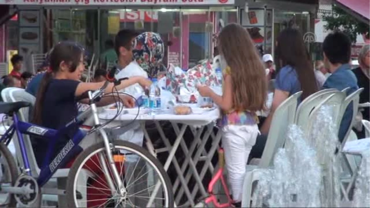 Çubuklular halk iftarında bir araya geldi -