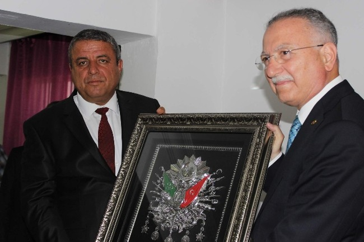 Cumhurbaşkanı Adayı İhsanoğlu, Kırşehir\'de Tso ve Esnaf Odaları Birliğini Ziyaret Etti