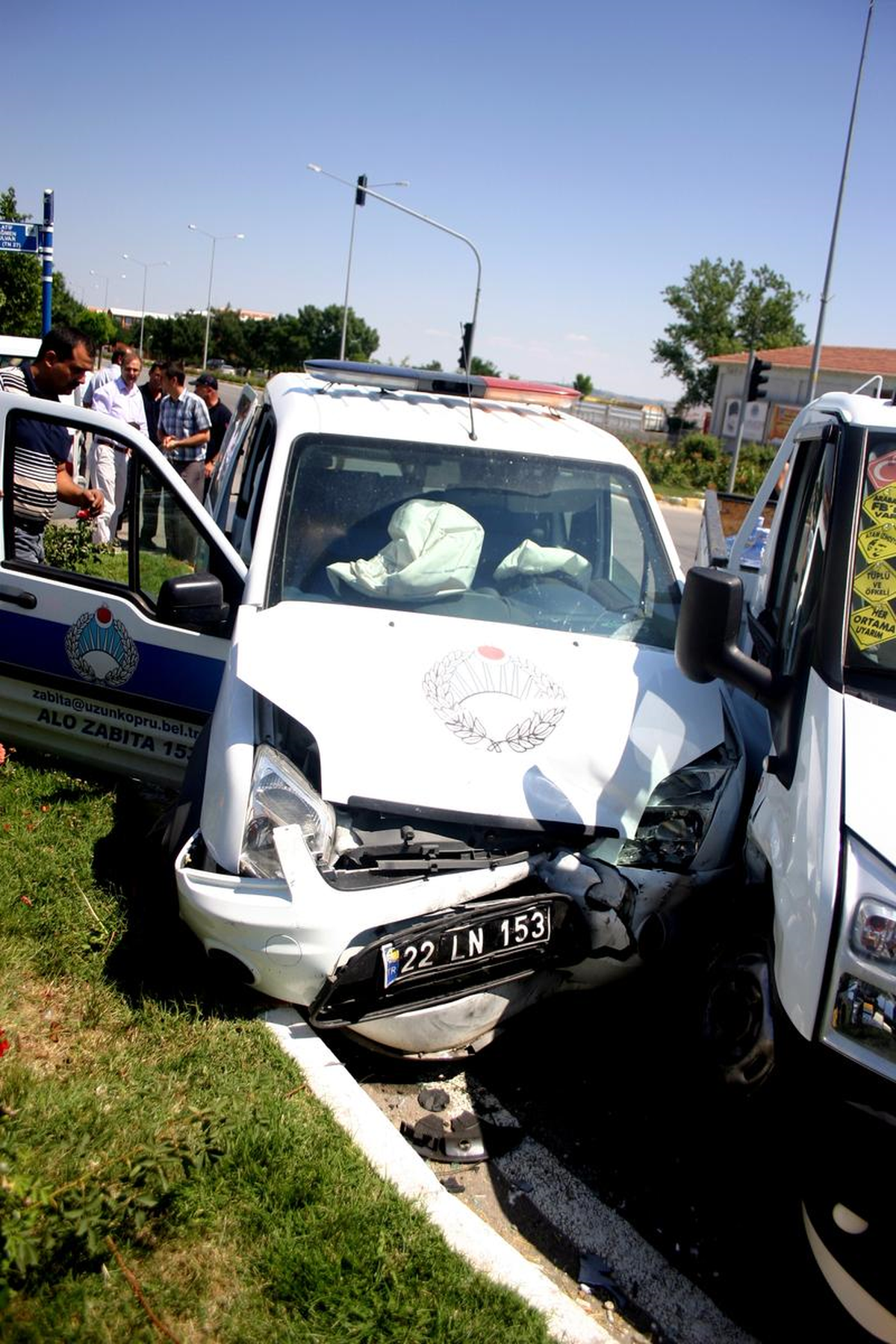 Edirne\'de Kamyonetler Çarpıştı: 5 Yaralı