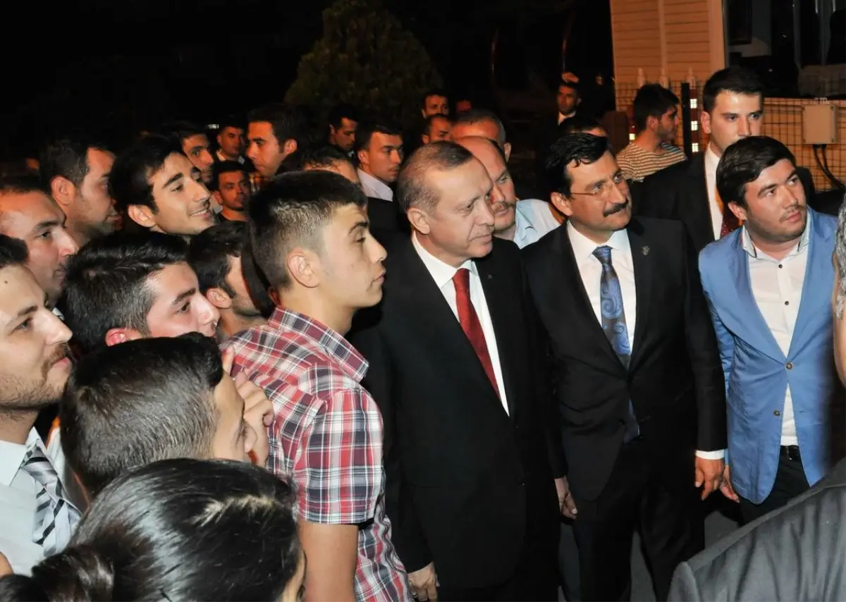 Erdoğan Mahallelileriyle Sohbet Etti