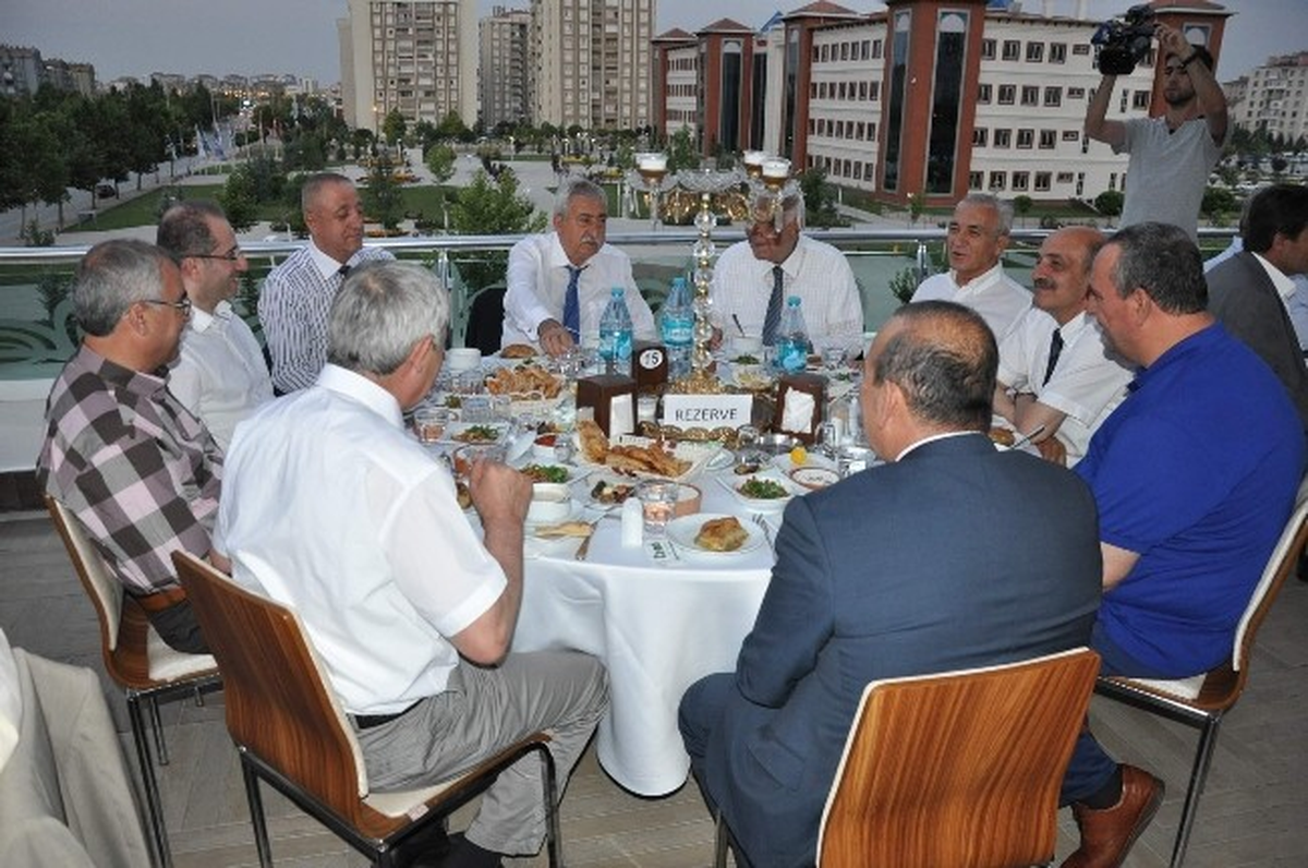Konya\'da Esnaf ve Sanatkarlar İftar Yemeğinde Buluştu