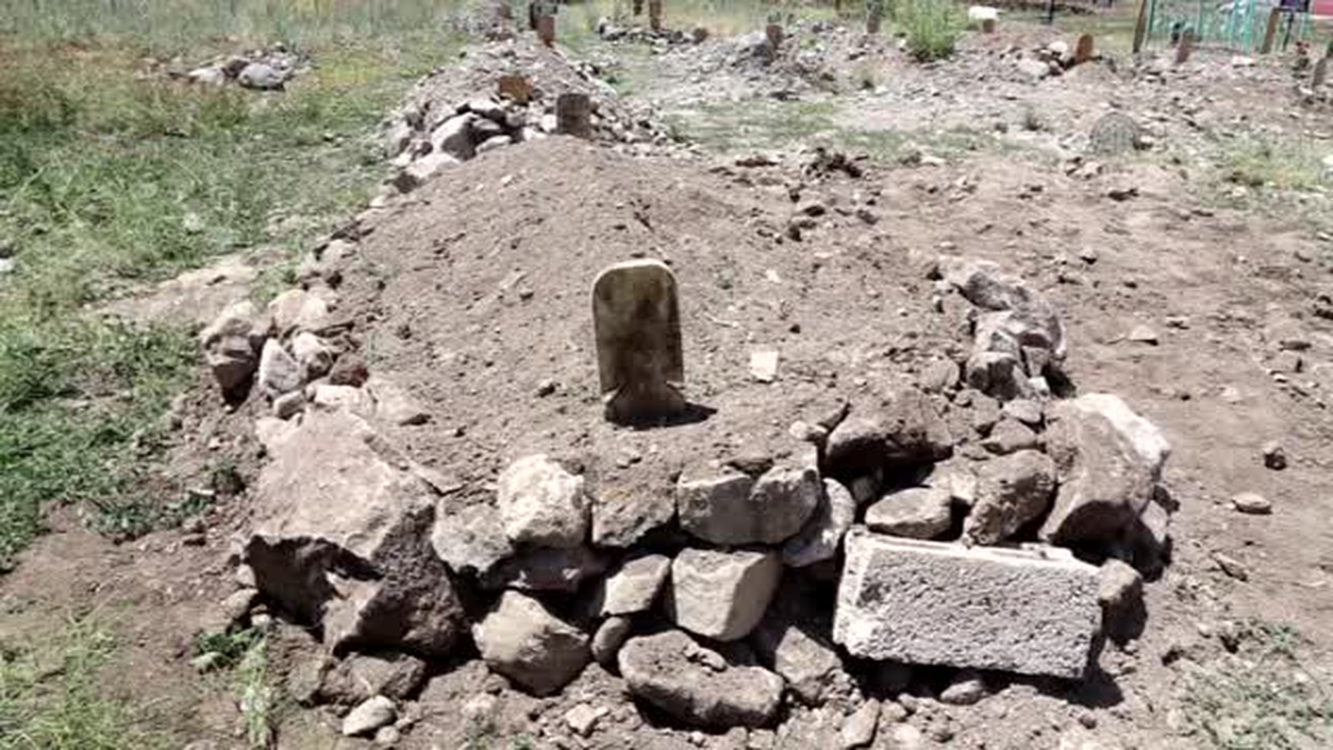 Evinden Vinçle Çıkarılan 430 Kiloluk Kadın Toprağa Verildi