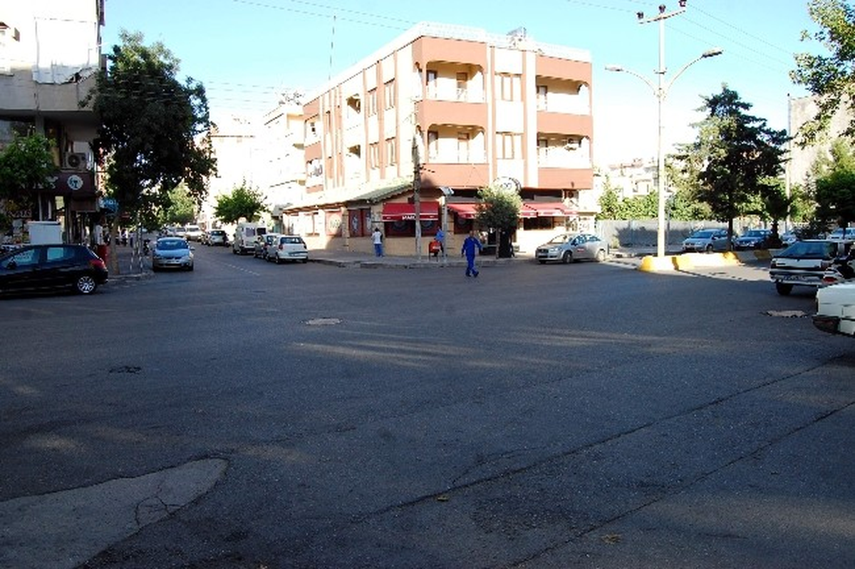 Hastane Caddesi Sinyalizasyon Sisteminin Kurulmasını Bekliyor
