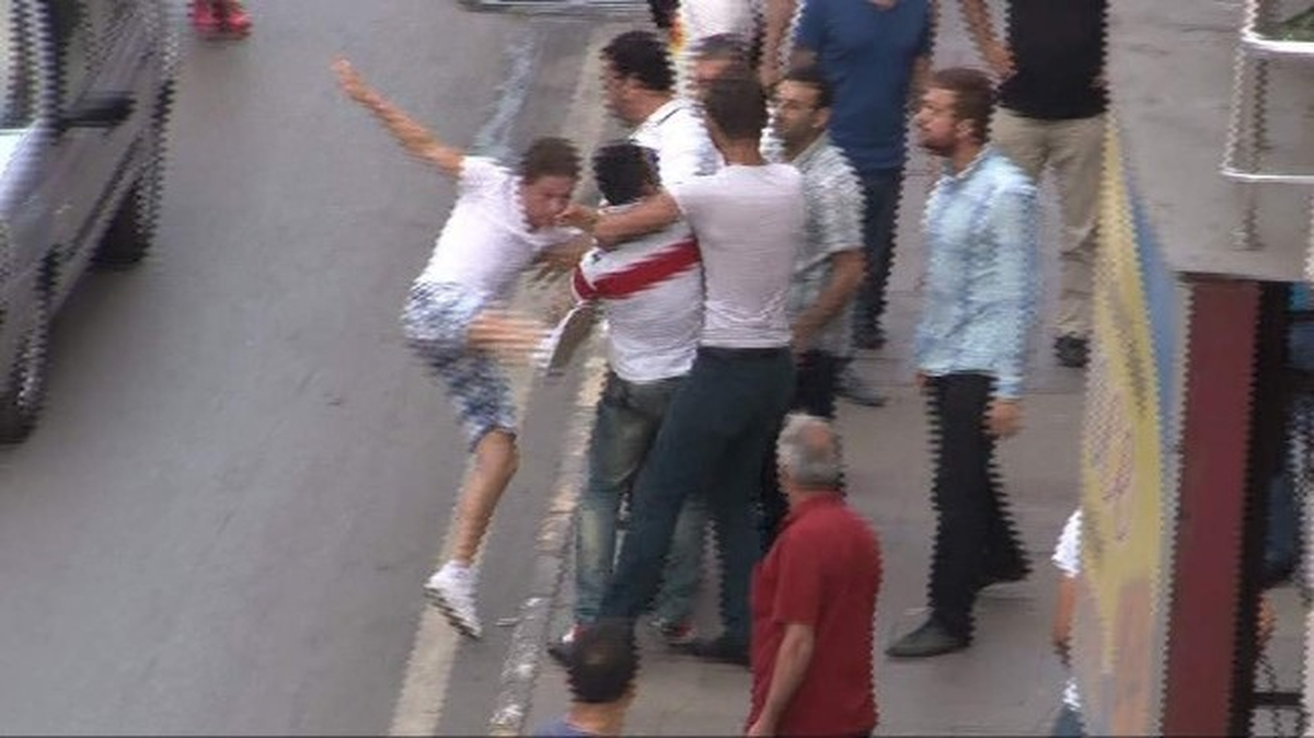 İftar Vakti Omuz Atma Kavgası