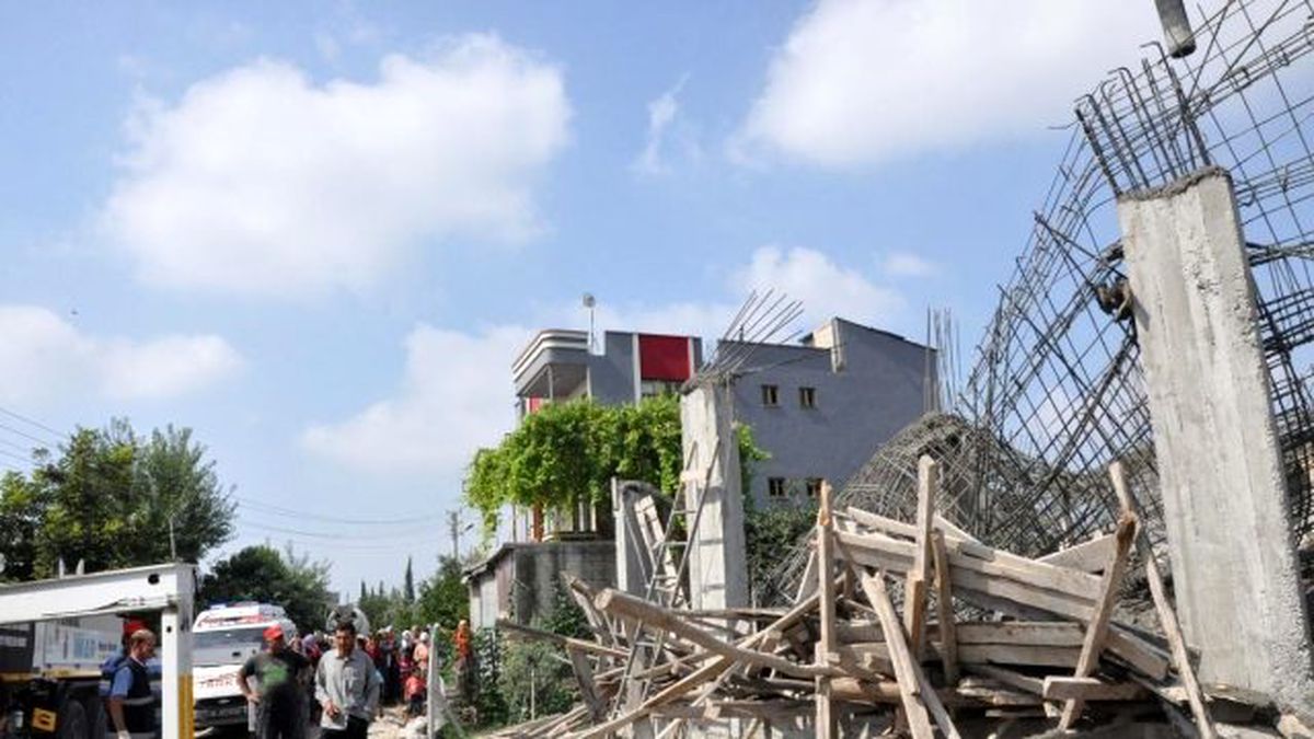 İnşaatta İskele Çöktü: 3 Yaralı