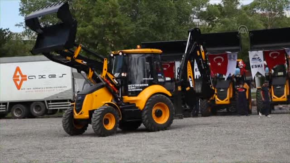 İş makinesiyle drift yaptı -