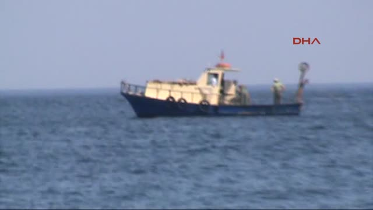 İstanbul\'da Trol ile Avlanan Balıkçılara Operasyon