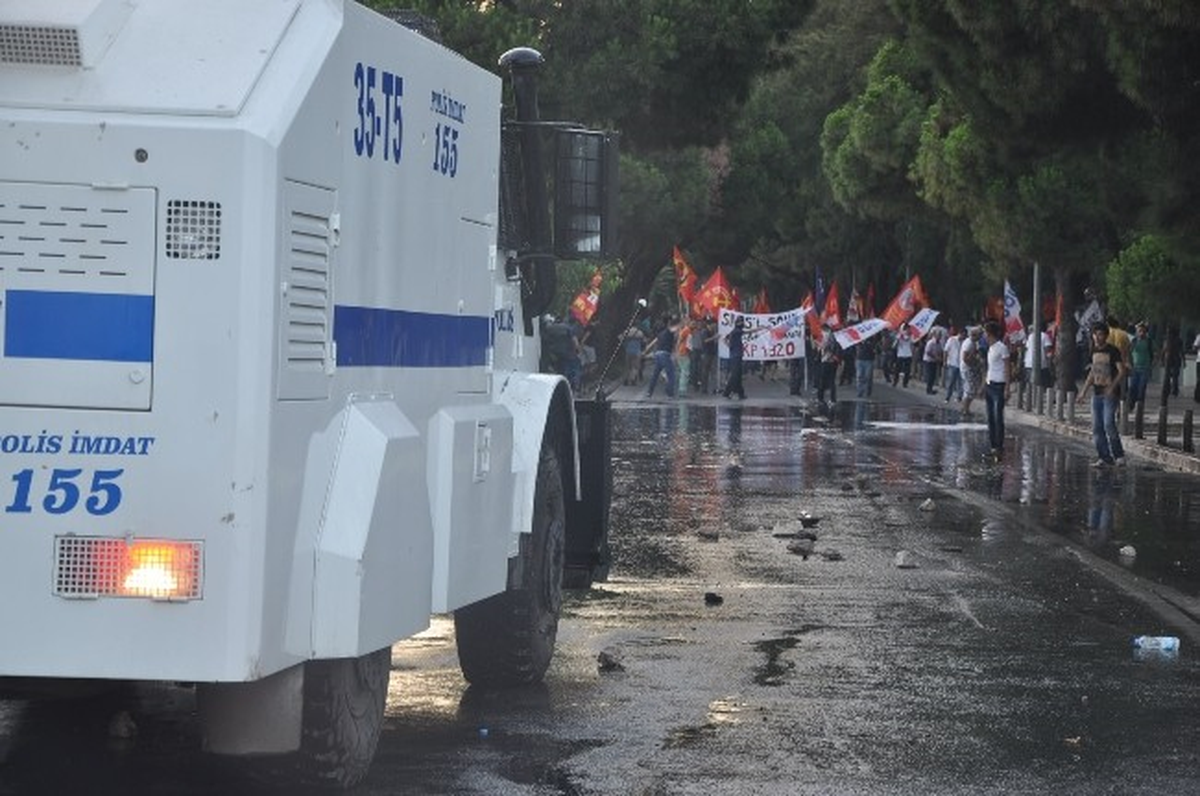 İzmir\'de Olaylı Madımak Eylemi