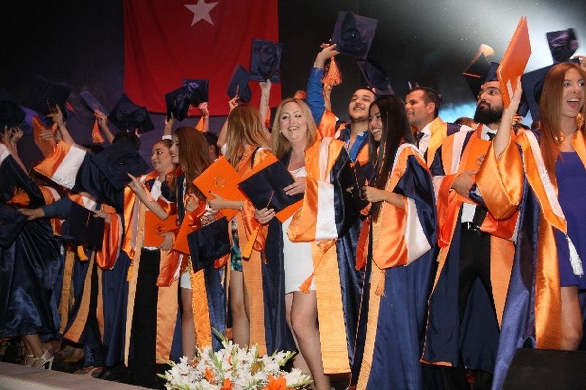 İzmir Ekonomi\'den Ülke Kalkınmasına Mezunlar!