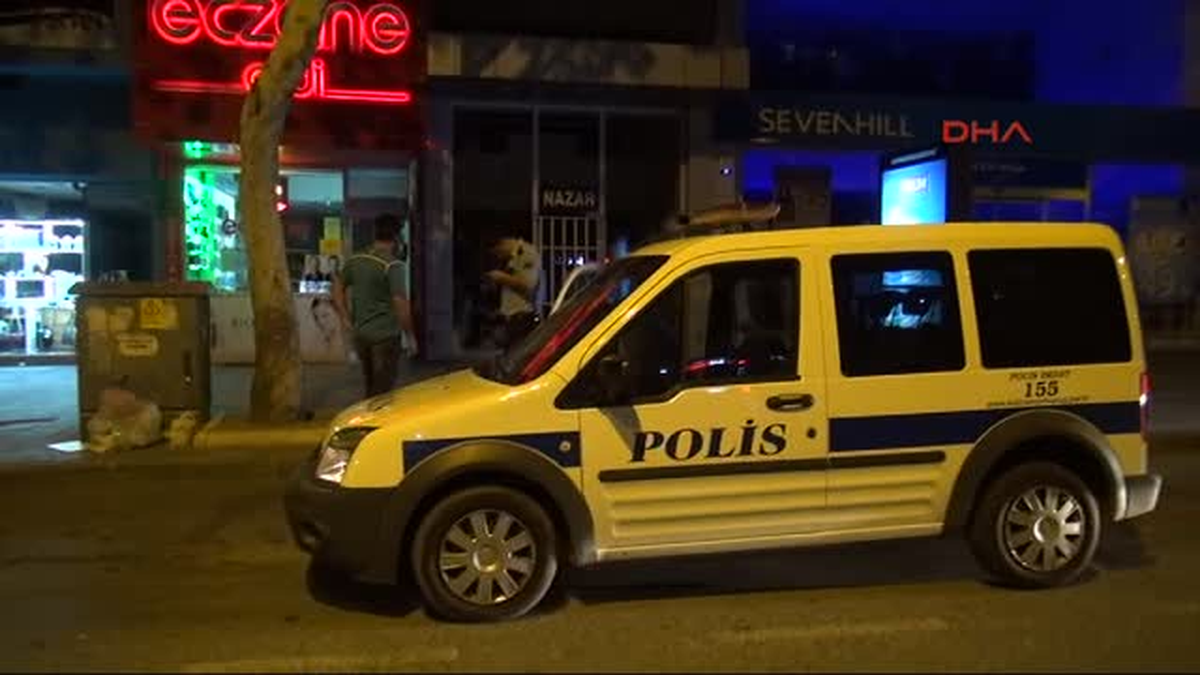 Kahramanmaraş\'ta, Kimliği Belirsiz Şüpheli, Sabaha Karşı Kapısını Zorlayarak Açtığı Eczanedeki...