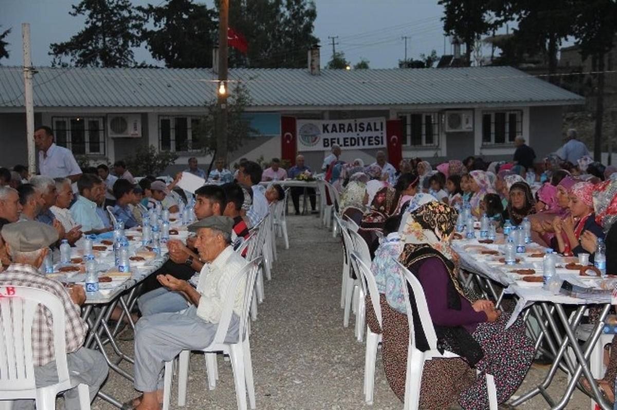 Karaisalı Belediyesi Toplu İftarları Başlattı