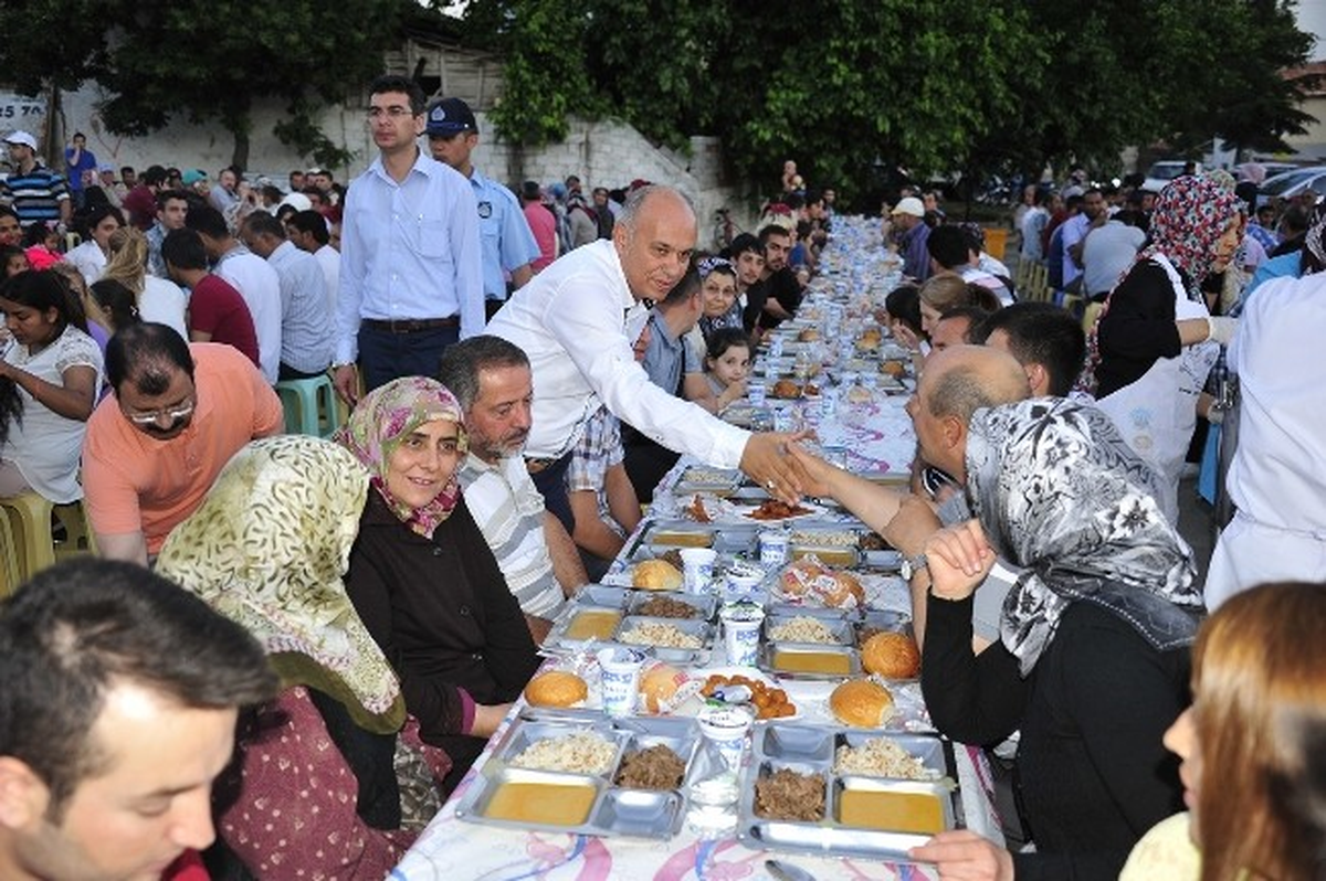 Karaman\'da İlk İftar Sofrası Kuruldu