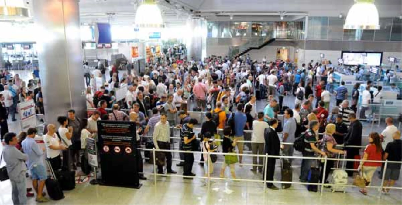 Koray Özbay: "Atatürk Havalimanı\'nda Yolculara Varan Sıkıntılar Olacak"